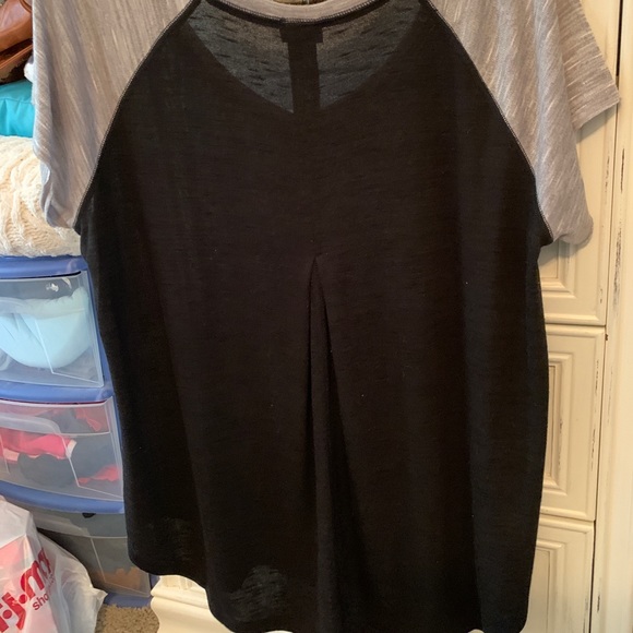 Black & Grey Torrid T Shirt Size 2 - Picture 2 of 3